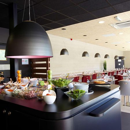 Campanile Saintes Hotel Екстериор снимка