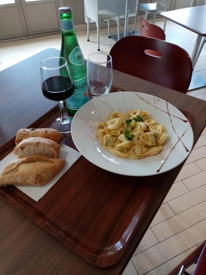 Campanile Saintes Hotel Екстериор снимка