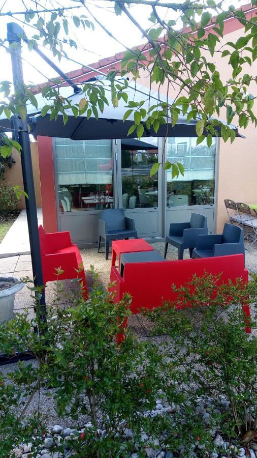 Campanile Saintes Hotel Екстериор снимка