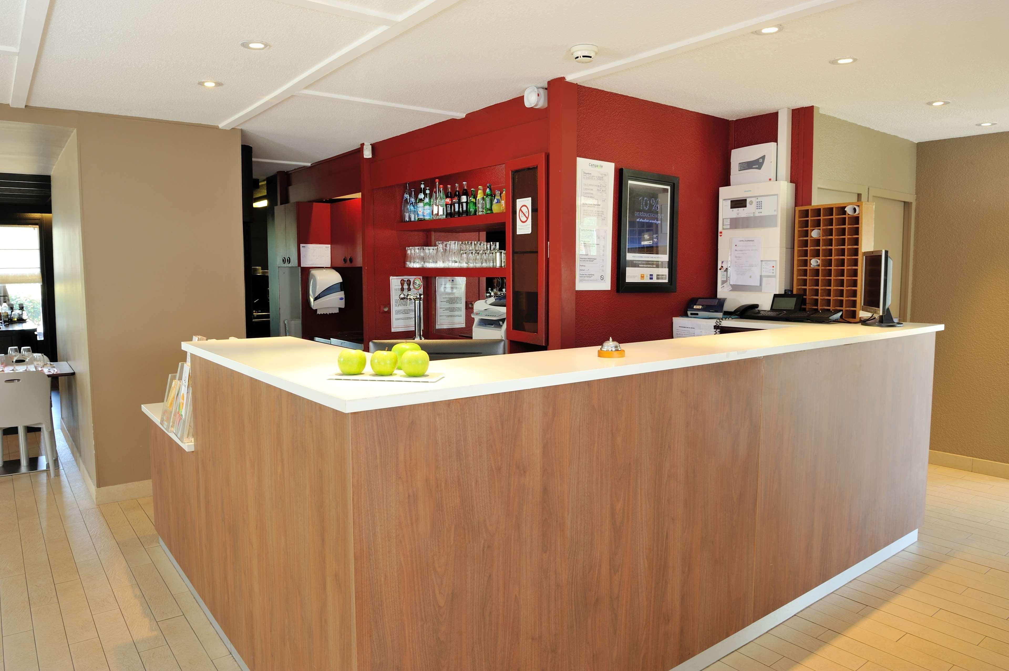 Campanile Saintes Hotel Екстериор снимка