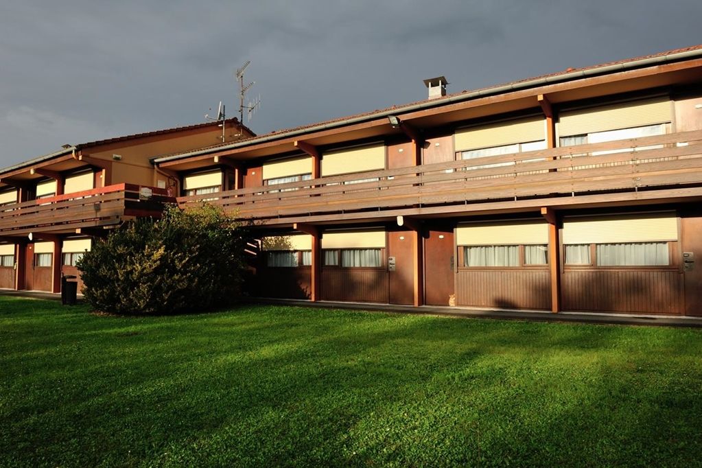 Campanile Saintes Hotel Екстериор снимка
