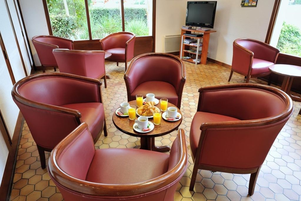Campanile Saintes Hotel Ресторант снимка